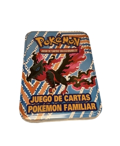 Imagen de Cartas Pokemon En Lata Grande 2 Mazos Con 74 Cartas Tablero