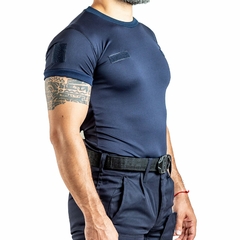 Remera Policía Elastizada Seguridad Con Abrojos Azul T:3XL-5XL (2101568) en internet