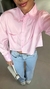 Cropped Camisa Colin na cor rosa com calça jeans clara  use sôffi 
