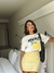 T-shirt Lemon na cor off white estampada com saia amarela use sôffi