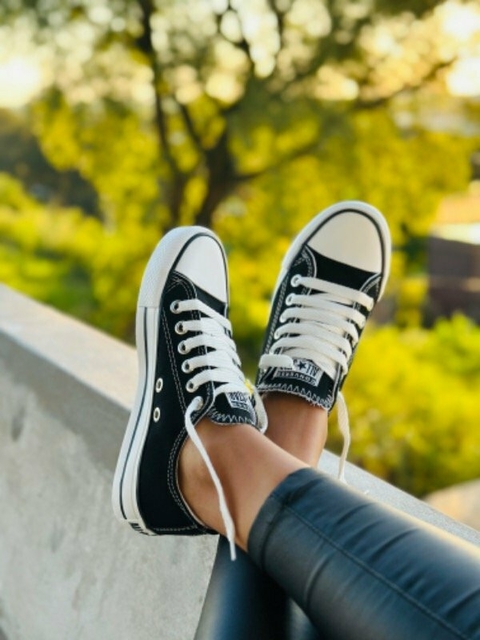 Converse negras tumblr hotsell