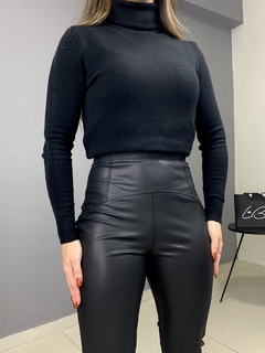 Calça em Material Sintético Preto - comprar online