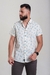 Camisa social masculina manga curta floral em linho bege com folhas azuis