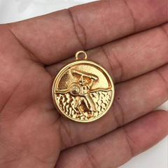 Imagem do Pingente Medalha Dourada De Umbanda Candomblé