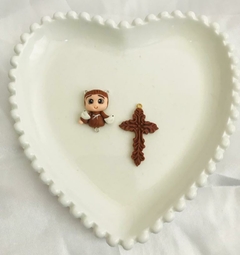 Kit Entremeio e Crucifixo Para Terços De Biscuit Infantil Santinhos - Donana Biju