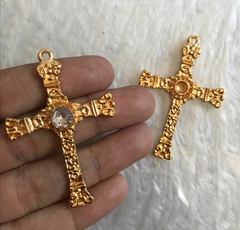 Cruz ou Crucifixo Dourado de Metal Liso ou trabalhado - comprar online