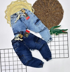 Calça Jeans para Meninos Modelo Lacoste Azul Com Bolsos e Ajuste na Cintura - 2 ao 16 Anos