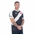 Modelo vestindo a camisa titular do Vasco 2024-2025