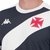 Detalhe do escudo na camisa do Vasco 2024-2025