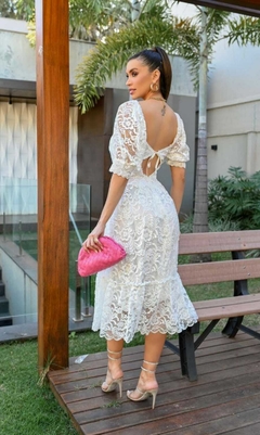 Vestido rodado midi branco off manga bufante