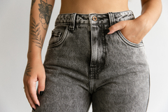 Calça Mom Jeans Angeles Preta