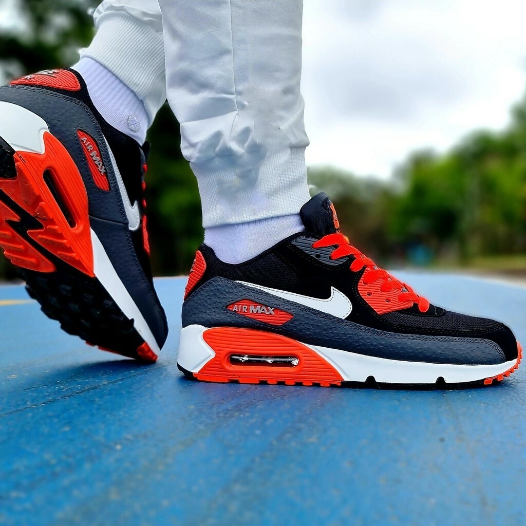 Nike Air Max 90 - Preto e Laranja