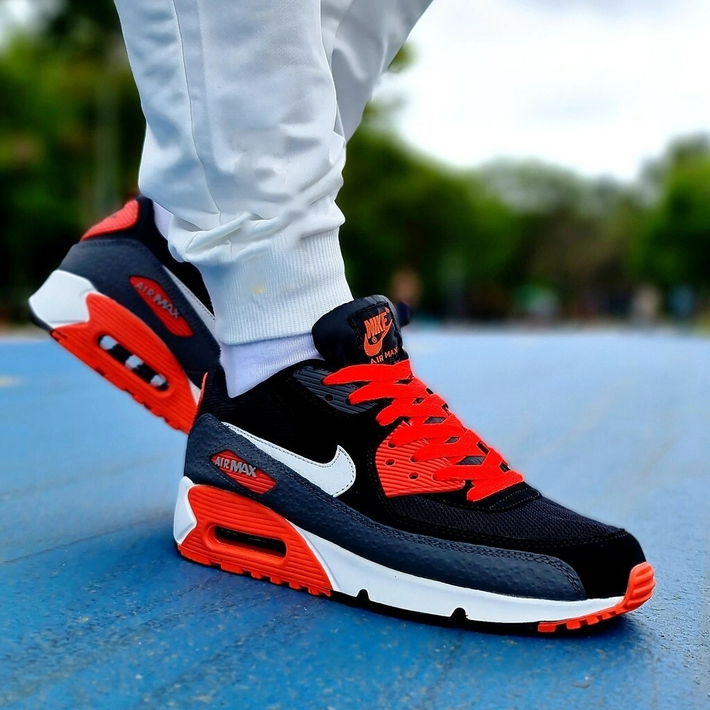 Nike Air Max 90 - Preto e Laranja