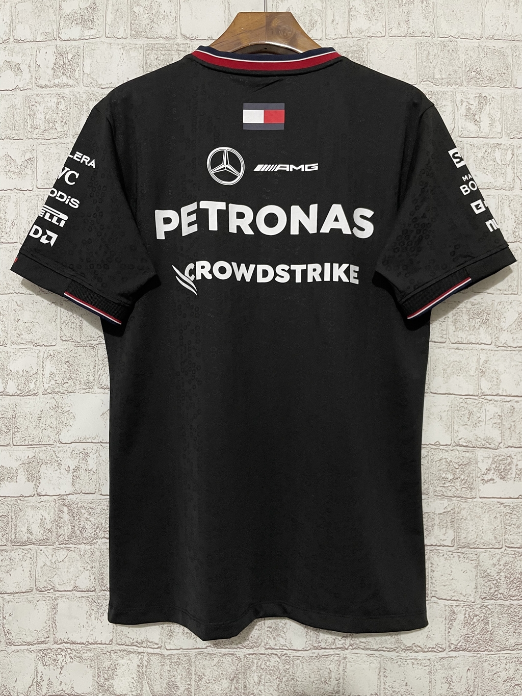 Camisa Polo Oficial Mercedes AMG F1 Team 23 24 Preta copia