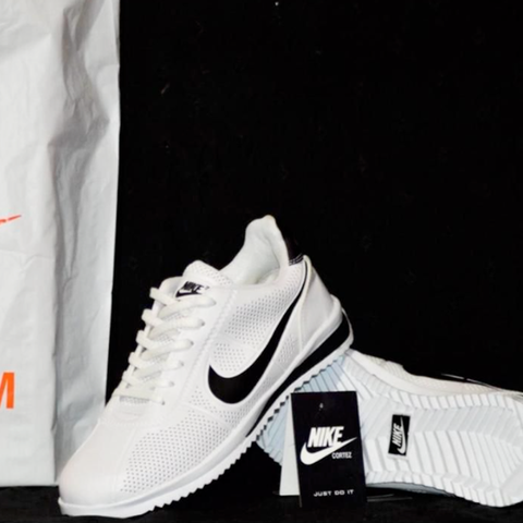 Cortez Blanca con pipa negra Comprar en Cloud Store