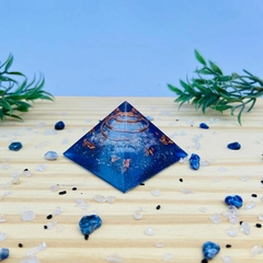 Pirâmide Lua Mística - Pedra da Lua Natural Azul e Lilás - 4cm - comprar online