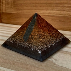 240 - Pirâmide Da Bruxa - 6cm
