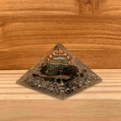 241 - Pirâmide Esfera de Proteção - 6cm