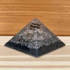 245 - Pirâmide Turmalina e Pirita - 6cm
