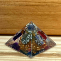 299 - Pirâmide 7 Chakras - 4cm