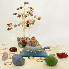 Orgonite Pirâmide - 7 Chakras - 6cm - comprar online