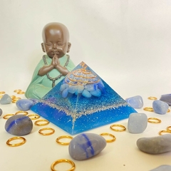 Orgonite Pirâmide - Cianita e Quartzo Azul - Tranquilidade - 8cm