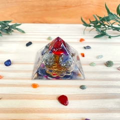 Pirâmide Orgonite - 7 Chakras - 4cm - Cristais dos Chakras