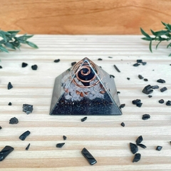 Orgonite Pirâmide - Turmalina Negra e Cristal - Proteção - 4cm