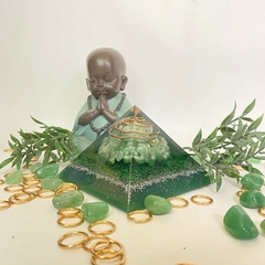Orgonite Pirâmide - Quartzo Verde e Esmeralda - Saúde - 8cm
