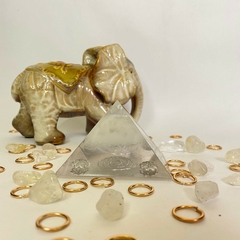 Orgonite Pirâmide - Cristal - Raio Branco - Arcanjo Gabriel - 6cm - comprar online