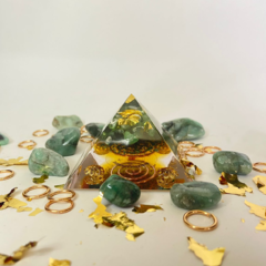 Orgonite Pirâmide - Santa Esmeralda - Raio Verde - 6cm - comprar online