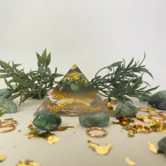 Orgonite Pirâmide - Santa Esmeralda - Raio Verde - 6cm - loja online