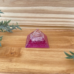 Pirâmide Orgonite - Amor - Quartzo Rosa e Cristal - 4cm