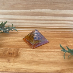 Pirâmide Orgonite - Prosperidade - Pirita e Olho de Tigre- 4cm - comprar online