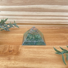 Pirâmide Orgonite da Saúde - Quartzo Verde e Esmeralda - 4cm