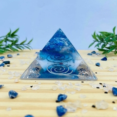 Pirâmide Orgonite - Proteção do Arcanjo Miguel - Cianita Azul - 6cm