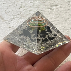 Orgonite Pirâmide - Esfera de Proteção - Turmalina - 6cm