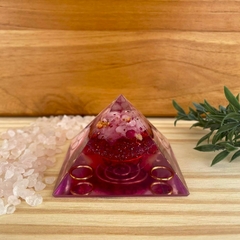 Pirâmide Amor - Quartzo Rosa e Pételas de Rosas - Resgate do Relacionamento - 6cm
