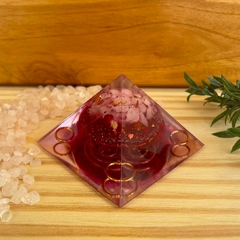 Pirâmide Amor - Quartzo Rosa e Pételas de Rosas - Resgate do Relacionamento - 6cm - comprar online