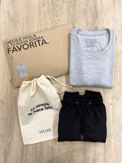 COMBO SUMMER OUTFIT 3: REMERA BASIC R GRIS | MALLA NEGRA