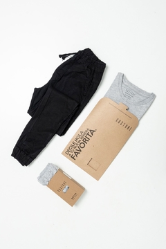 Combo Outfit 3: Jogger Negro | Remera Basic R Gris | Boxer