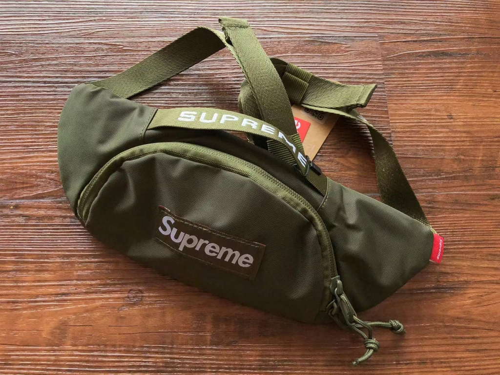 Waist bag supreme on sale red