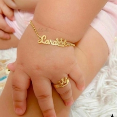 Pulseira infantil com coroa