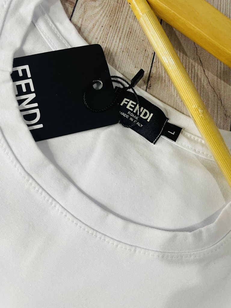 Camiseta Fendi Bag Bugs - Comprar em P&B Griffe