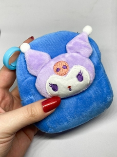 Porta moeda com ganchino p/pendurar Turma da Hello Kitty - Unitário na internet