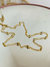 Colar dourado alongado com detalhe oval na internet