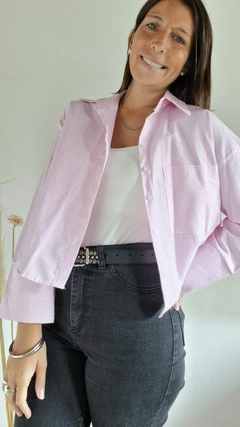 CAMISA CROP PARIS RAYAS ROSA - comprar online