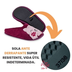 Pantufa Bordada Gatinho Welcome Home Bordo - Meu Céu Pantufas - Loja De Pantufas Femininas e Masculinas