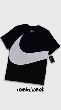 CAMISETA NIKE BIG SWOOSH - Comprar em REISK CLOSET