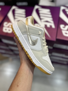 Tênis Nike Dunk Low - Gelo / Branco (Somente 38)